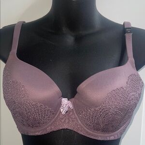 Victoria’s Secret NWT body by Victoria lined demi Lace Underwire Bra in 32DD